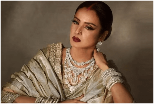 Rekha’s Grand Return: Bollywood Icon to Shine at 2024 IIFA Awards During Emirati Women’s Day Celebrations